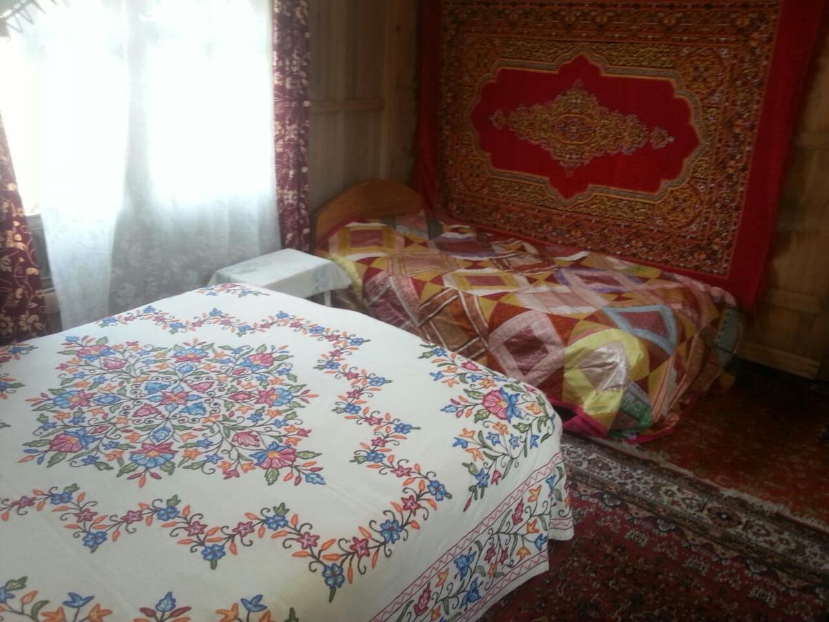 Houseboat - City Of Kashmir Hotel Srinagar  Exterior photo