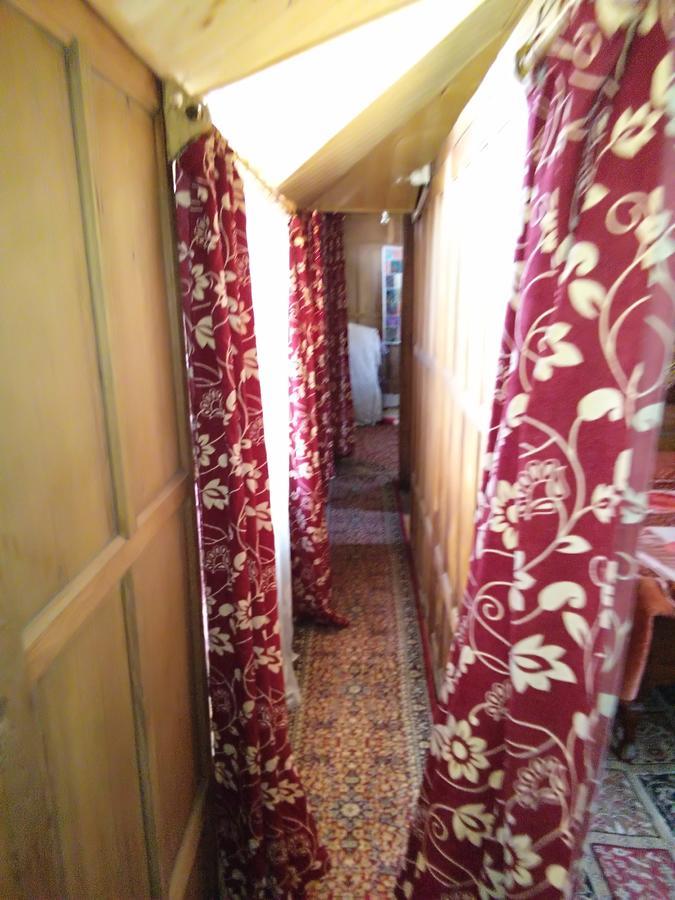Houseboat - City Of Kashmir Hotel Srinagar  Exterior photo