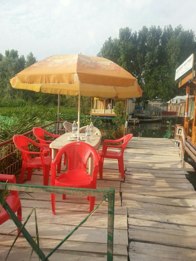 Houseboat - City Of Kashmir Hotel Srinagar  Exterior photo
