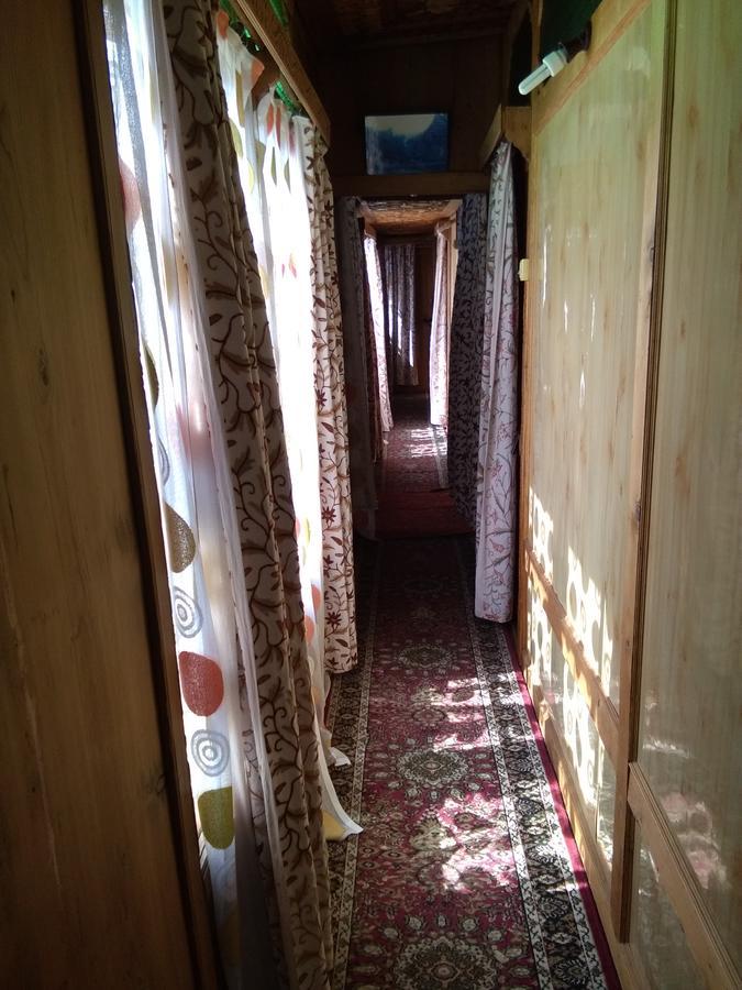 Houseboat - City Of Kashmir Hotel Srinagar  Exterior photo